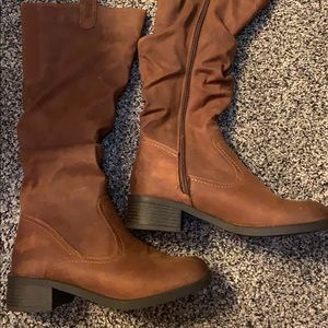 White mountain boots size 7.5